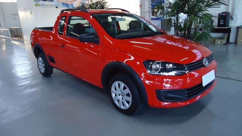 VOLKSWAGEN - SAVEIRO - 2014/2015 - Prata - R$ 65.900,00 - Objetivo Veículos