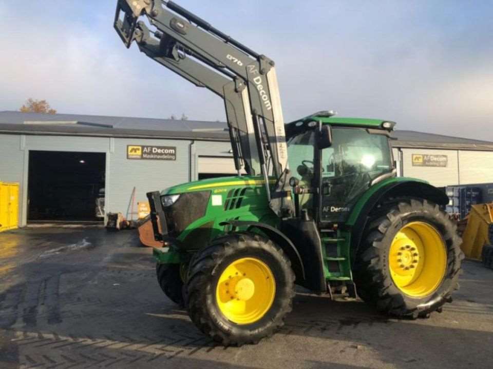 Trator John Deere 7280R com carregadora frontal