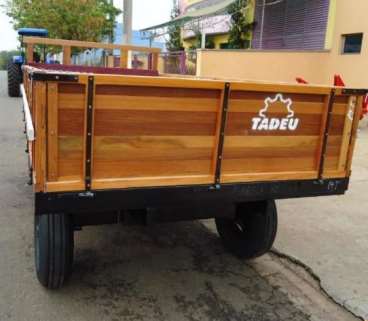 Carreta agricola marca tadeu de 5 toneladas