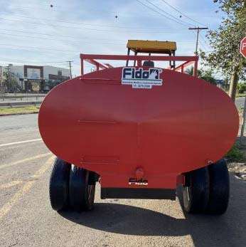 Carreta tanque (novo) com bomba para 4.200 l